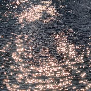 人妖高难度自己口自己
